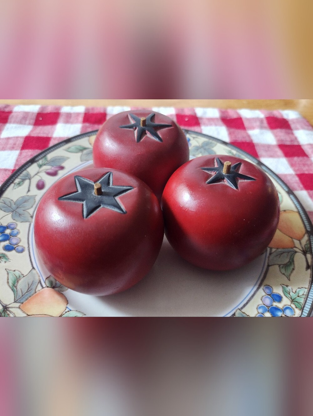 Vntg Wood Tomatoes Set Of 3
